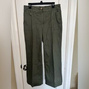 One5One Olive Green Wide-Leg Pants. Great condition, one belt loop out. Size 14